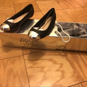 Women’s Metal cap toe flats